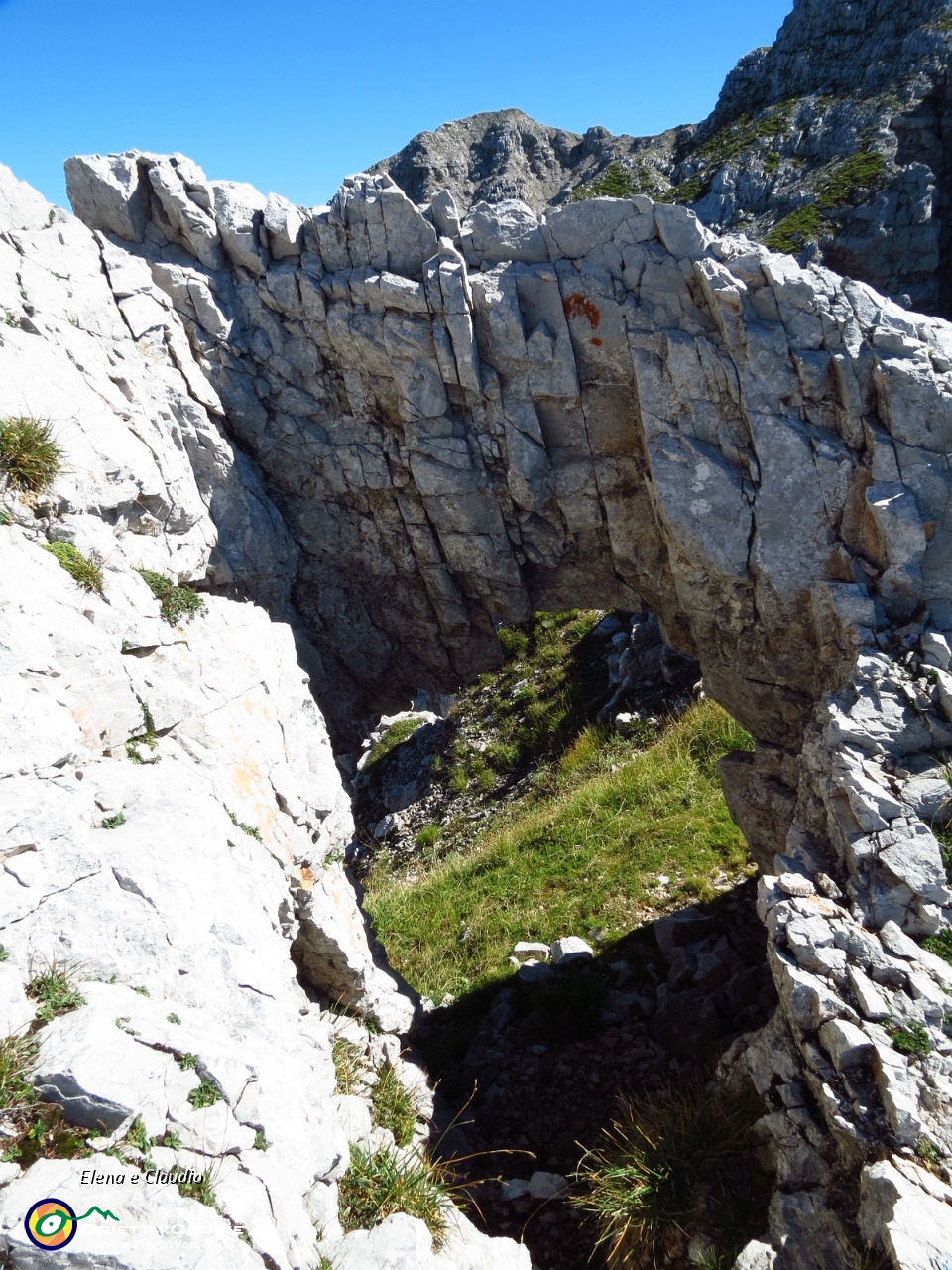10 Arco di roccia.JPG